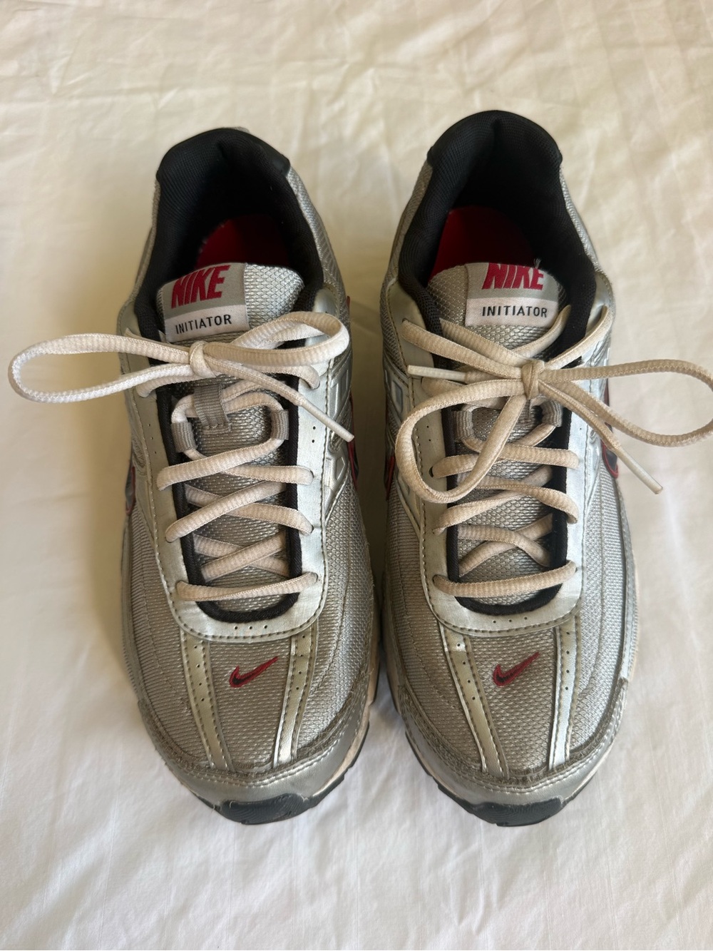 Nike Men's Initiator Metallic Silver Black Red Running Shoes Size 9